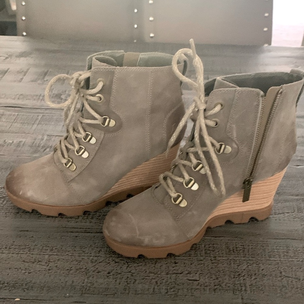Women's Sorel Joan Uptown Lace Leather Boots Size 8 Khaki Like New Preloved